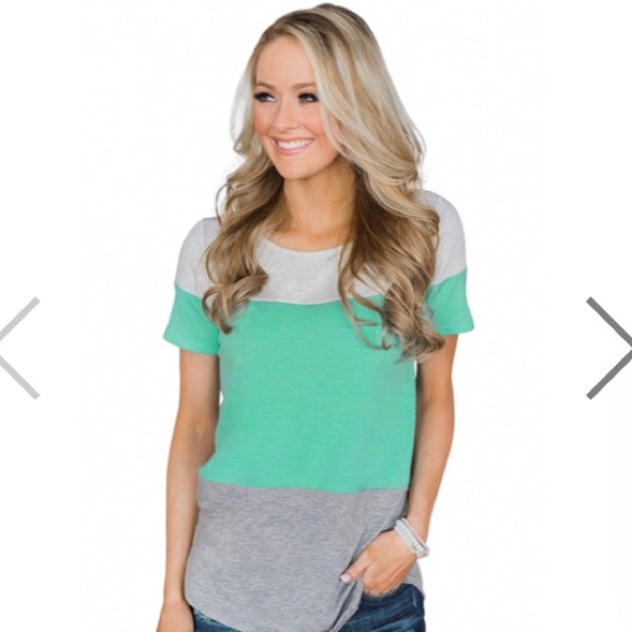 Tops - 🎉HP🎉ONLY 1️⃣ Small LEFT‼️Green Color-blocked Tee